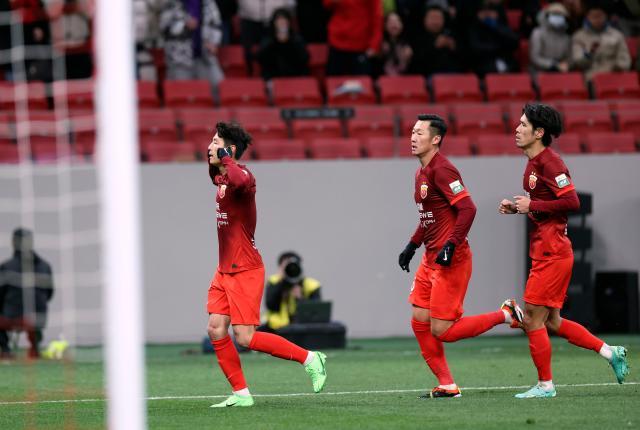 梅开二度捂耳庆祝回击质疑 武磊激情滑跪释放压力