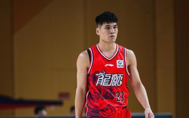 b体育app-回避老东家，媒体人：陈国豪交易中有条款，对北控只能打一节